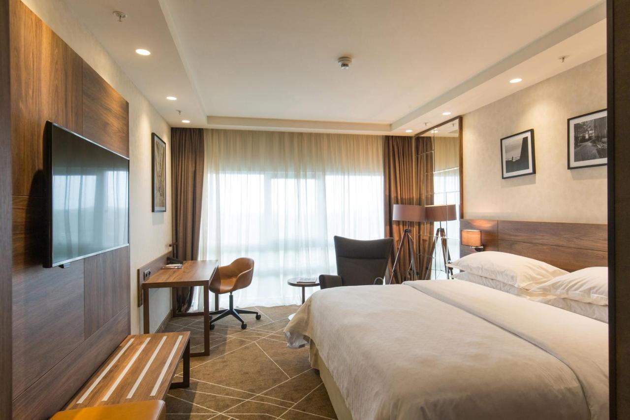 เชอราตัน โนวี ซัด Hotel โนวีซาด ภายนอก รูปภาพ