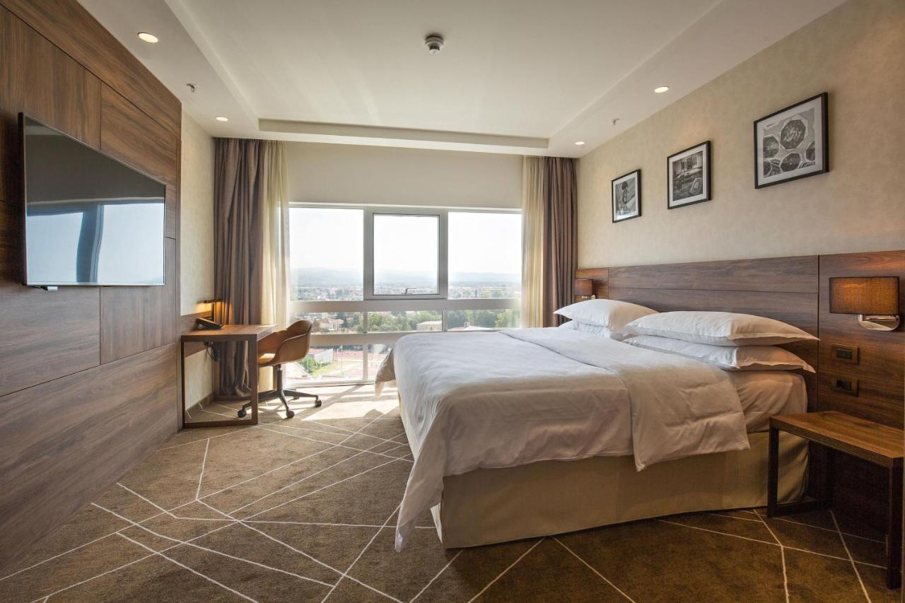 เชอราตัน โนวี ซัด Hotel โนวีซาด ภายนอก รูปภาพ