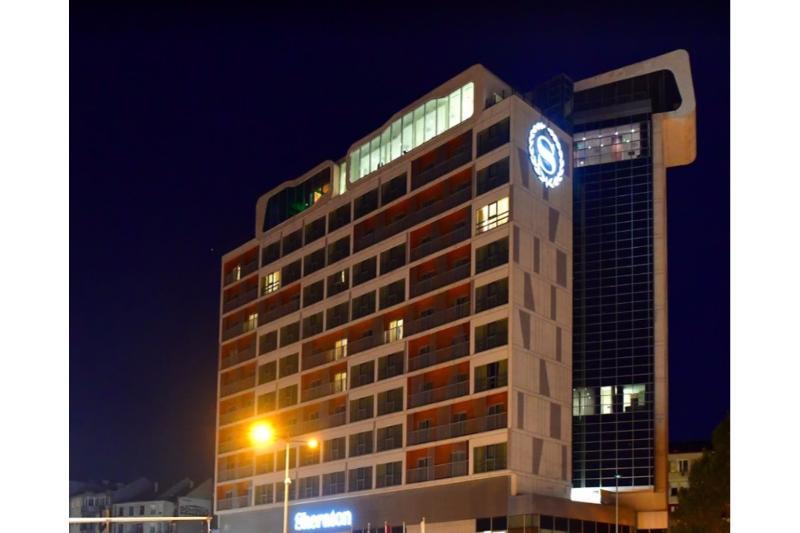 เชอราตัน โนวี ซัด Hotel โนวีซาด ภายนอก รูปภาพ